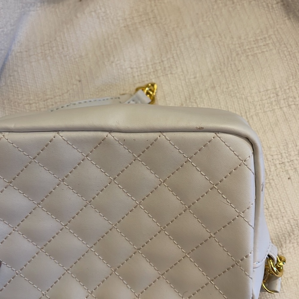 IMAN - white, link chain mini leather crossbody- EUC - Picture 5 of 6